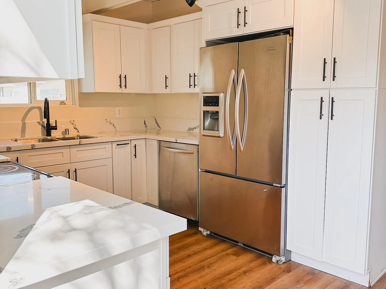 3 bed, 1100 sqft, $3,600 — Photo 2