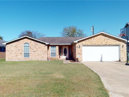 1311 E Washington St Giddings Tx 78942 Zillow