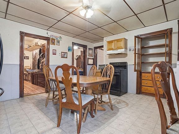 3rd image of 154 Perry Ave