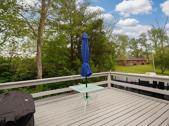 2nd image of 331 Parkwood Pl