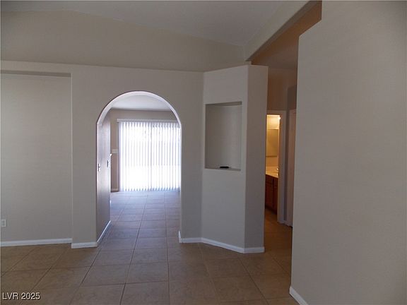 5th image of 319 Mulberry Glen Dr