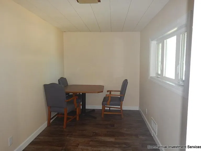 5724 S Beveridge Rd — Photo 2