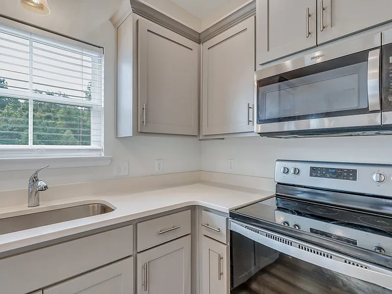 487 Meloney Dr — Photo 19