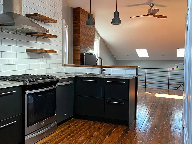 1741 Chase Ave — Photo 2