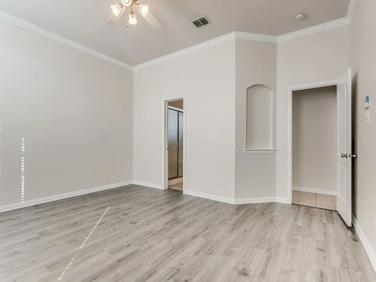 1901 Templegate Dr — Photo 11