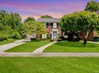 1020 Yorkshire Rd, Grosse Pointe Park, MI 48230