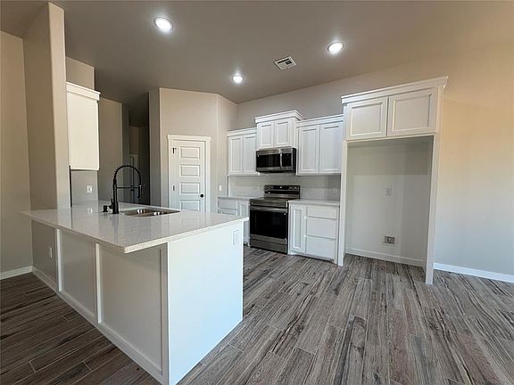 3rd image of 2208 Winter Ridge Rd