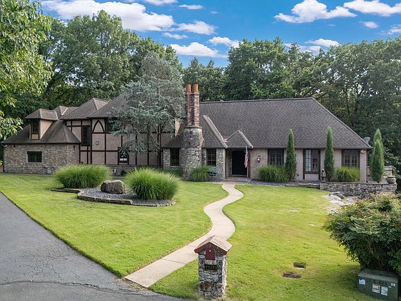 3rd image of 451481 Ridge Road Cir