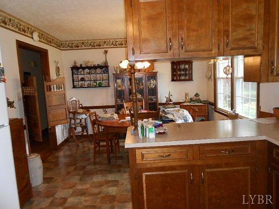 4th image of 144 Lancaster Dr