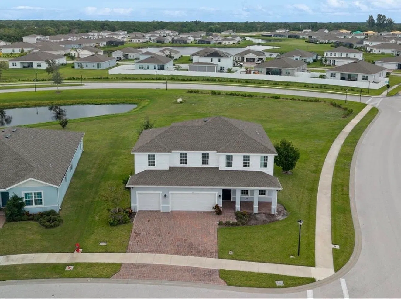 5 bed, 3226 sqft, $4,700 — Photo 2