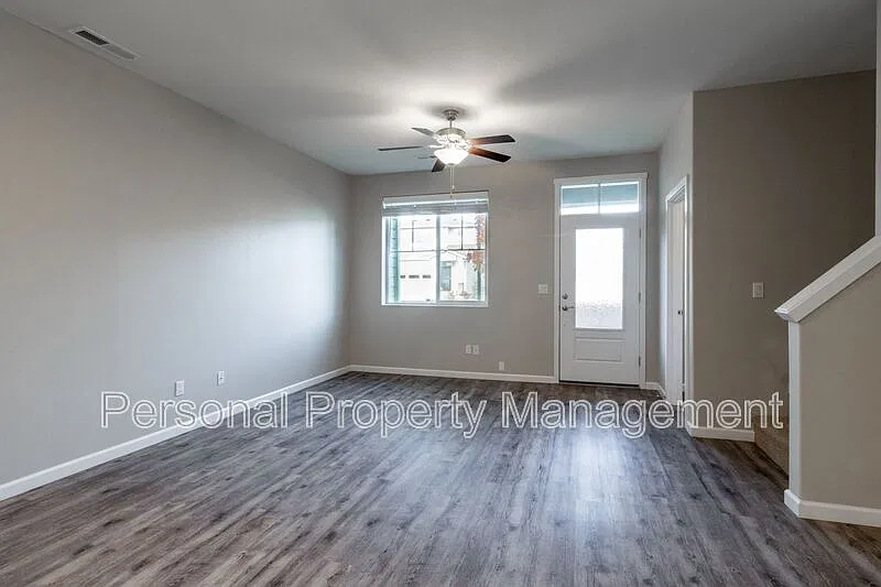 3 bed, 2.5 bath, 1358 sqft, $2,295 — Photo 3