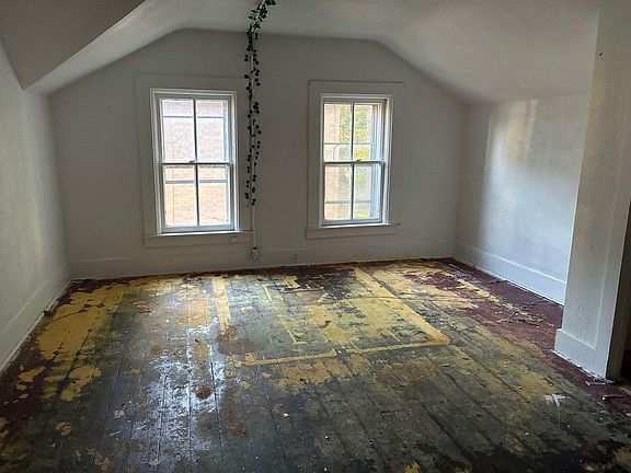 4th image of 810 S State Ave