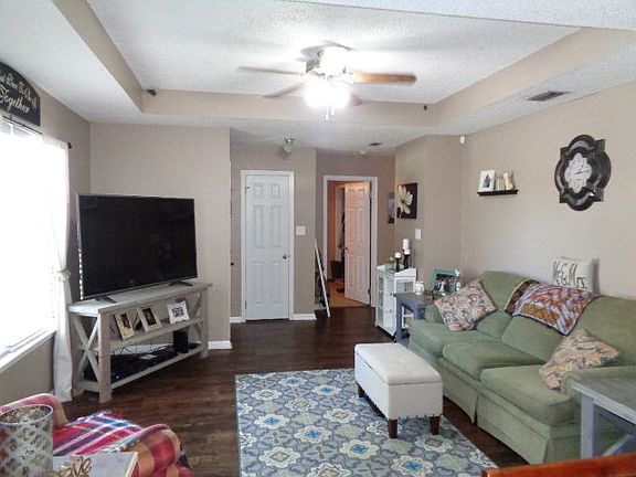 3rd image of 1725 Poplar St