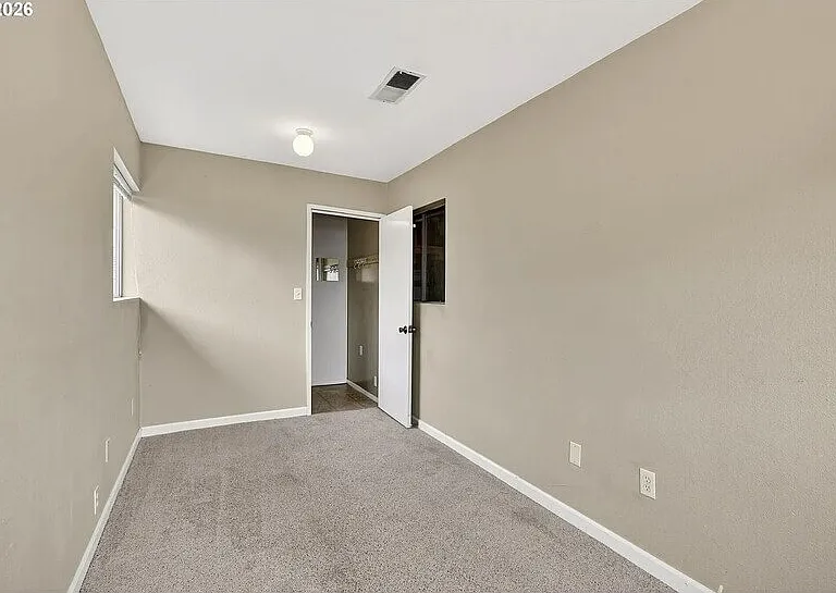 1849 N Jantzen Ave — Photo 12