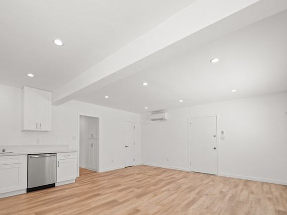 3rd image of 5302 Lorna St #H