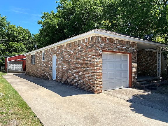 3rd image of 403 E Harold Andrews Blvd