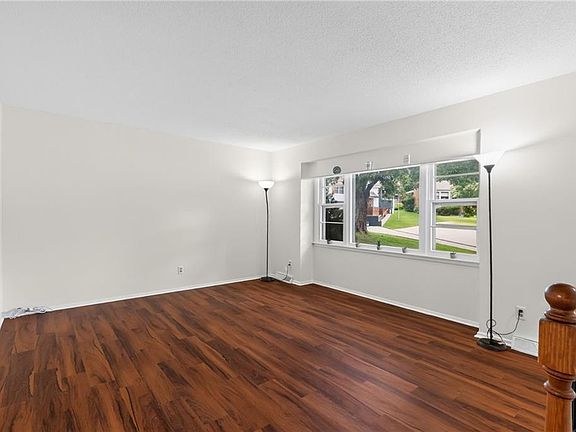 4th image of 8815 N Kenwood Ave