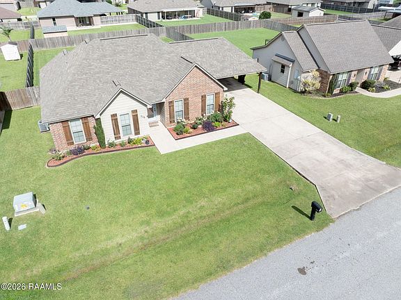 3rd image of 208 Landsdowne Way