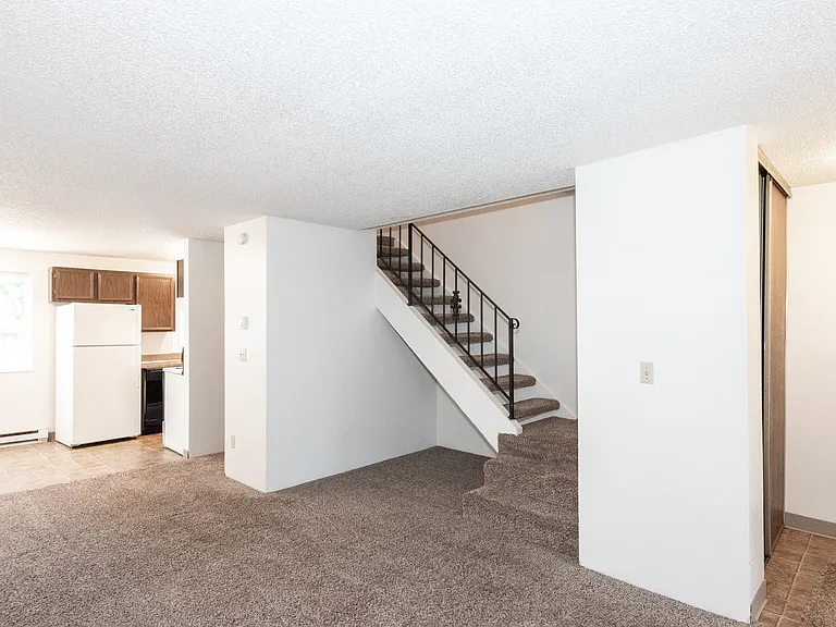 Hallmark Apartments — Photo 9