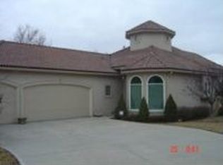 460 NE Point Cir, Lees Summit, MO 64064
