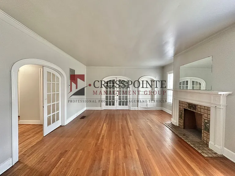 College Ave Triplex — Photo 12