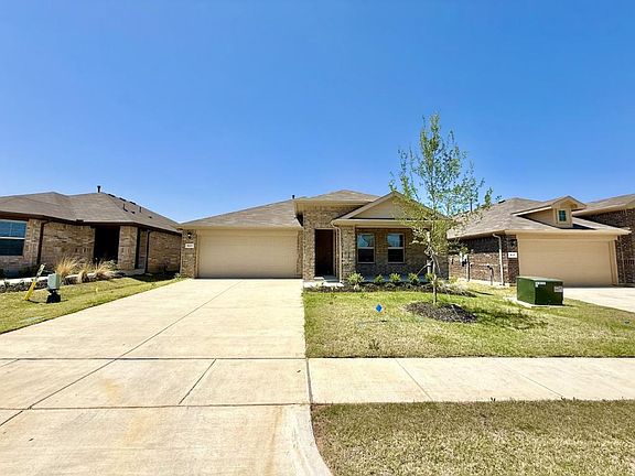 2nd image of 521 Bronze Cir W