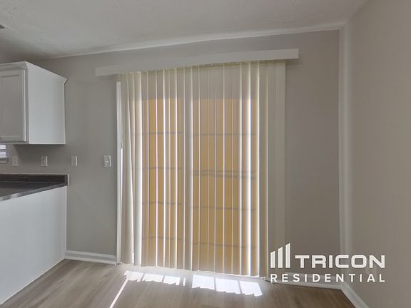 3rd image of 1025 Magnolia Gardens Walk