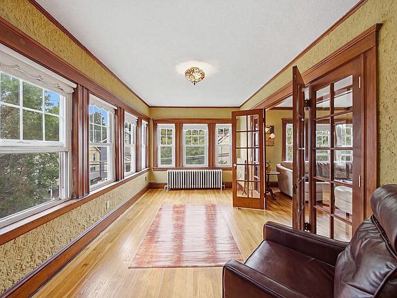 4th image of 227 Fulton St
