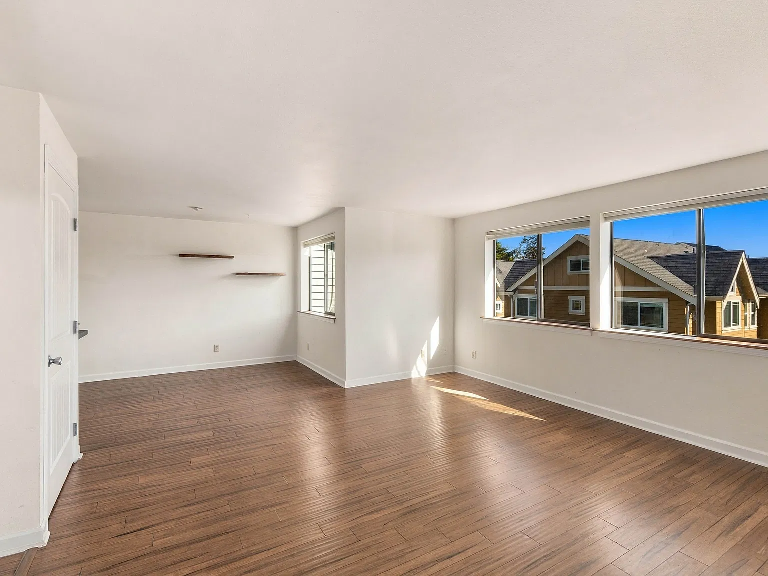 2 bed, 843 sqft, $2,400 — Photo 4
