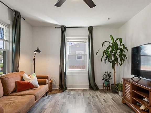 4th image of 4018 Mapleton Ave