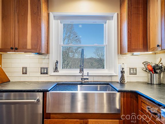 5th image of 39 N Pershing Rd