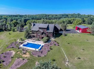 7743 Tomahawk Dr, West Bend, WI 53090