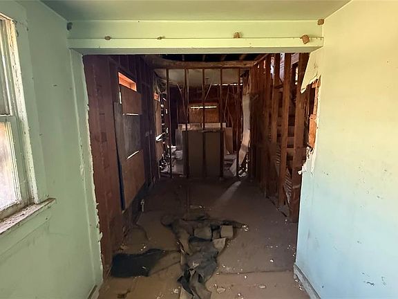 4th image of 420 NW 2nd St
