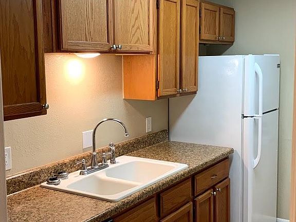 4th image of 910 N Park St APT 916
