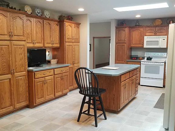 3rd image of 8424 S 192nd Ave