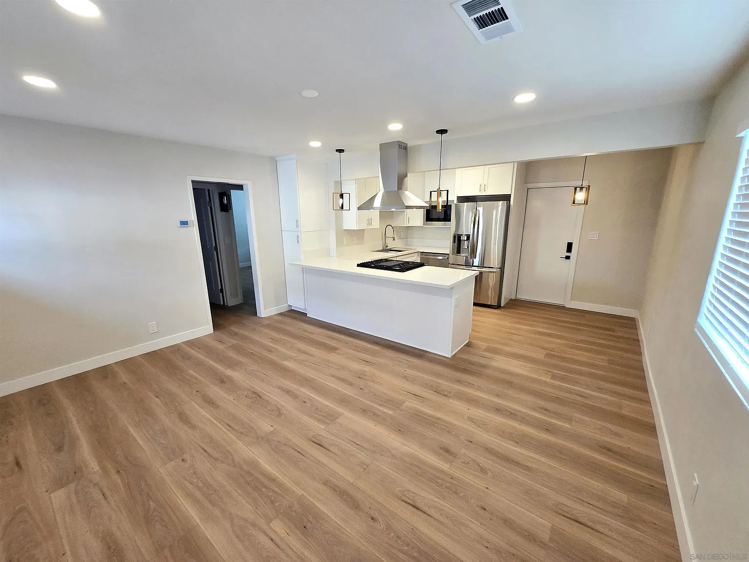 2 bed, 1.0 bath, 750 sqft, $4,750 — Photo 2