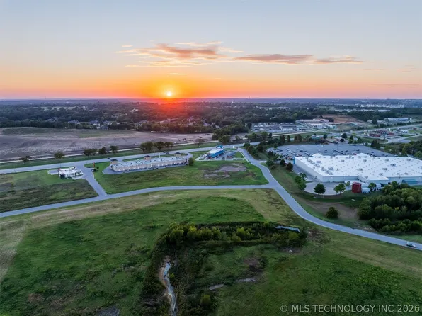 1 S 271st East Ave, Coweta, OK 74429