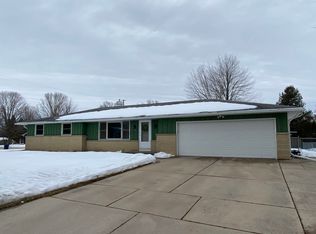1337 Carole Ln, Green Bay, WI 54313