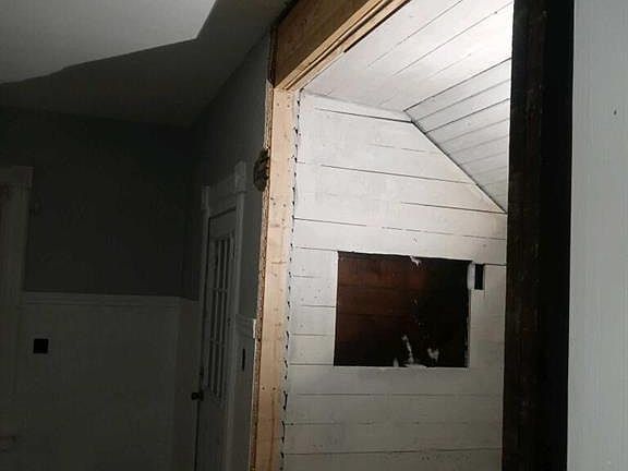 3rd image of 520 Troy St