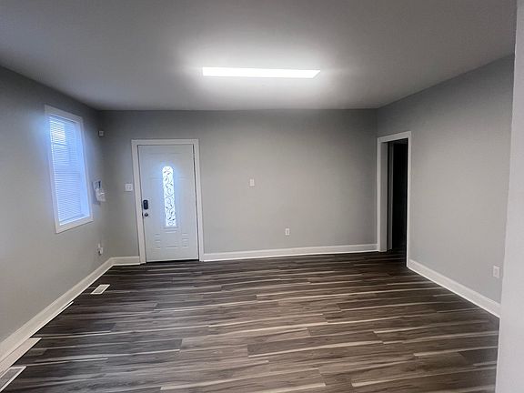 2nd image of 825 Nelson St