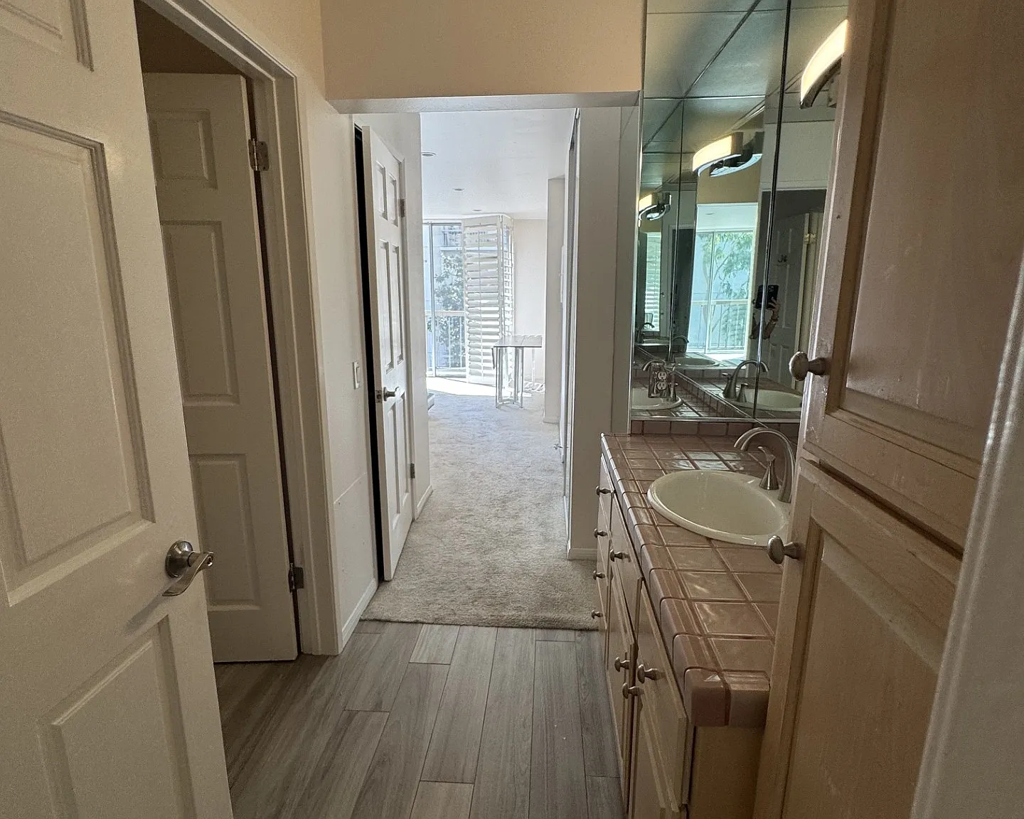 2 bed, 1076 sqft, $3,700 — Photo 4