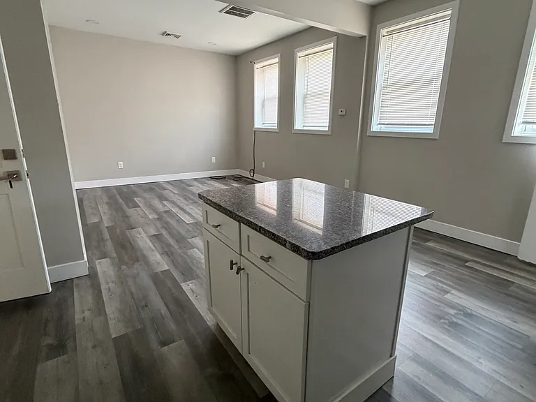 183 N Main St #6 — Photo 4
