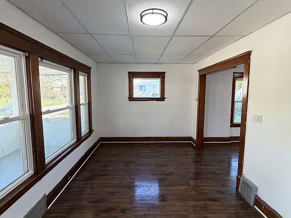 4th image of 10108 Benham Ave