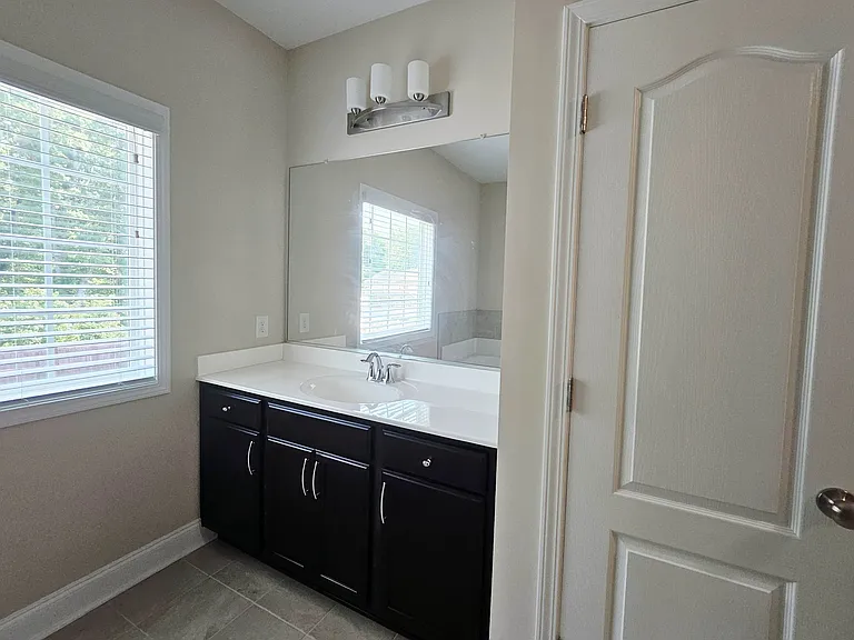 5790 Highland Grove Dr — Photo 26