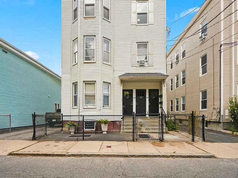 27 Linden St #27 — Photo 16