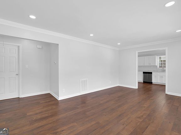 4th image of 1655 Lucelle Ave
