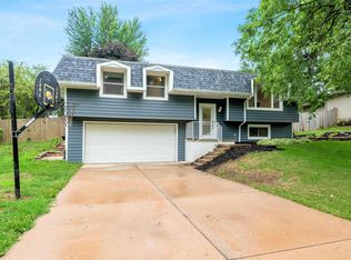 310 S Parkview Dr, Eldridge, IA 52748