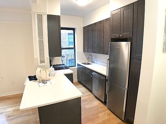 3rd image of 311 Lincoln Pl APT 7A