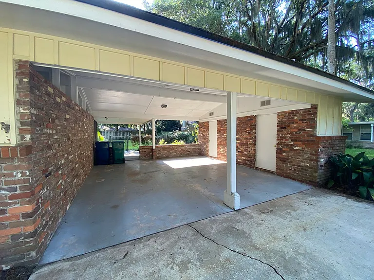 1301 Kings Rd — Photo 3