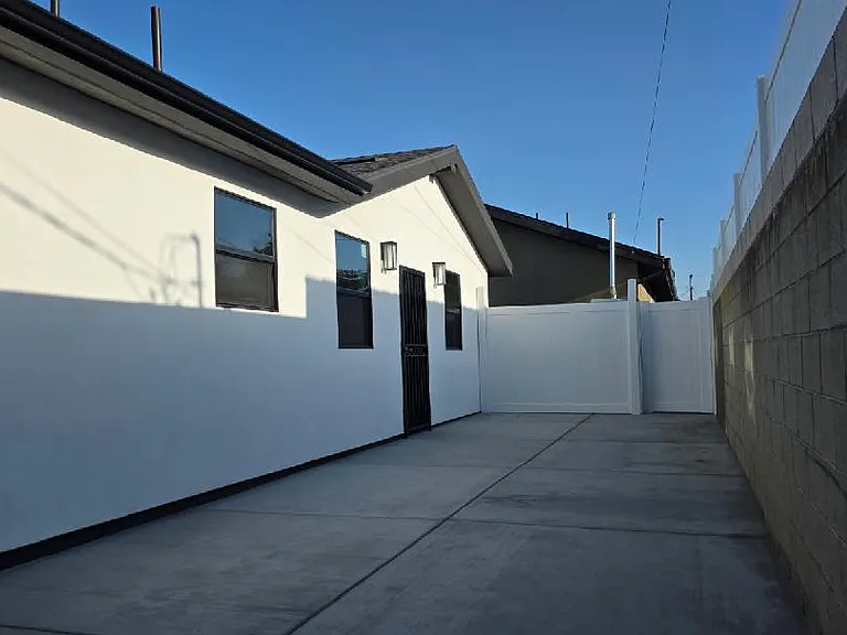 1029 E Cruces St — Photo 5